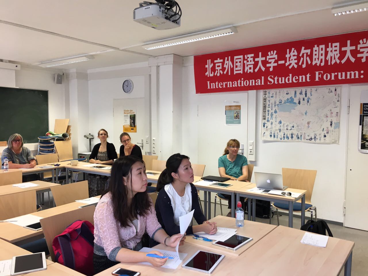 Zum Artikel "Workshop: „Neues Equipment, neue Ressourcen, neue Fertigkeiten: Chinesischunterricht mit Smartboard und Tablet“"