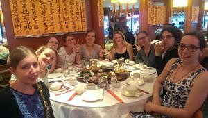 Die ExkursionsteilnehmerInnen beim gemeinsamen Abendessen in einem chinesischen Restaurant.