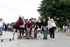 Gruppenbild mit dem Skateboard Club.