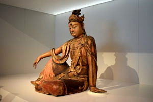 Eine Figur eines Guanyin Buddha im Rijksmuseum.