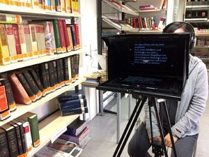 Der Leseraum der Teilbibliothek Sinologie während eines Videodrehs mit Film-Equipement.