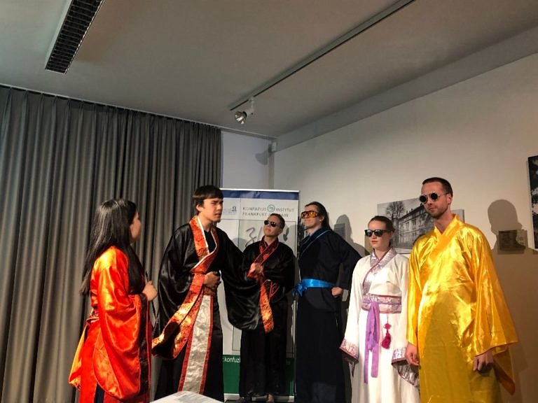 Theatergruppe der Sinologie auf dem 3. Theaterfestival der deutschen Konfuzius-Institute