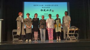 Gruppenfoto der Theatergruppe Sonnenstrahl im Sommersemester 2025