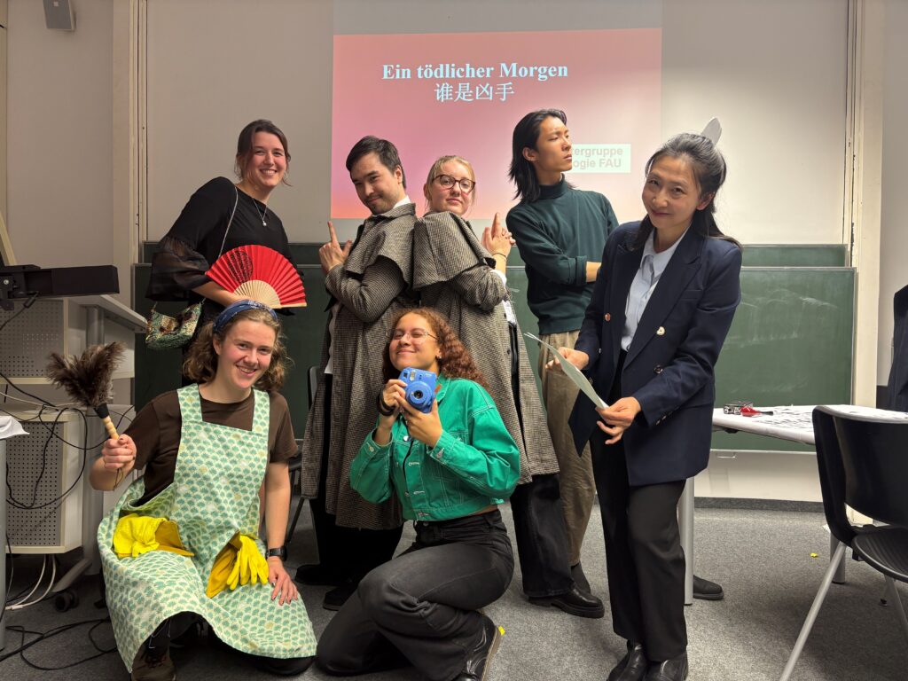 Gruppenfoto der Theatergruppe bei der Langen Nacht der Wissenschaften 2025